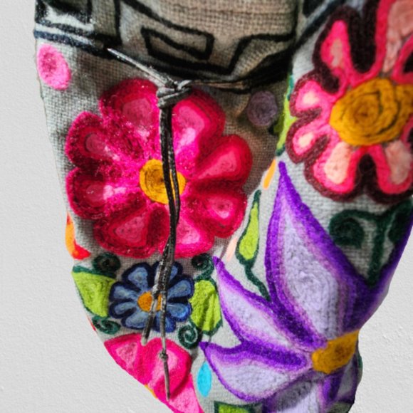 HANDMADE  UNIQUELY EMBROIDERED COLORFUL GRAY W/T BIG FLOWERS 100% WOOL BACKPACK main image 4